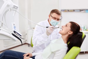 Behandlung durch einen Zahnarzt